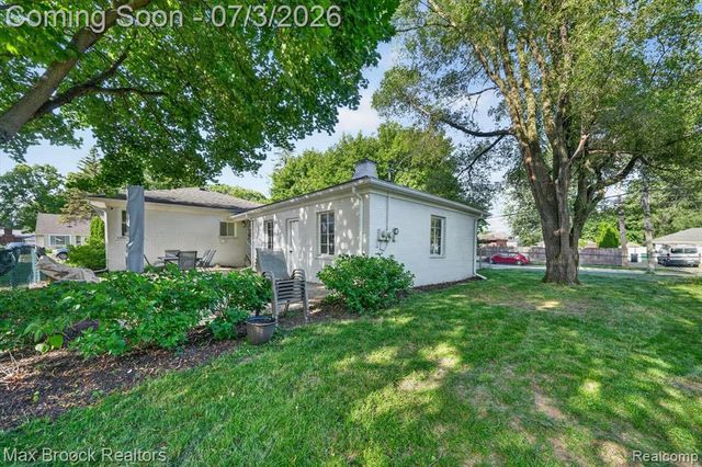 1124 E Windemere Avenue, Royal Oak, MI 48073