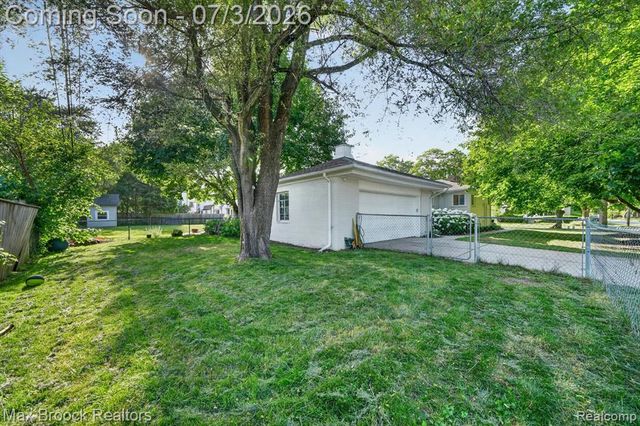 1124 E Windemere Avenue, Royal Oak, MI 48073