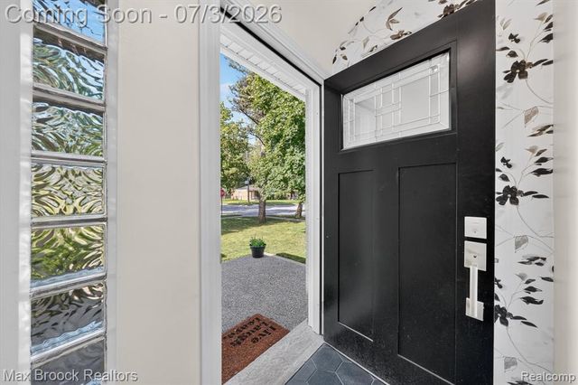 1124 E Windemere Avenue, Royal Oak, MI 48073