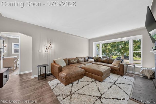 1124 E Windemere Avenue, Royal Oak, MI 48073