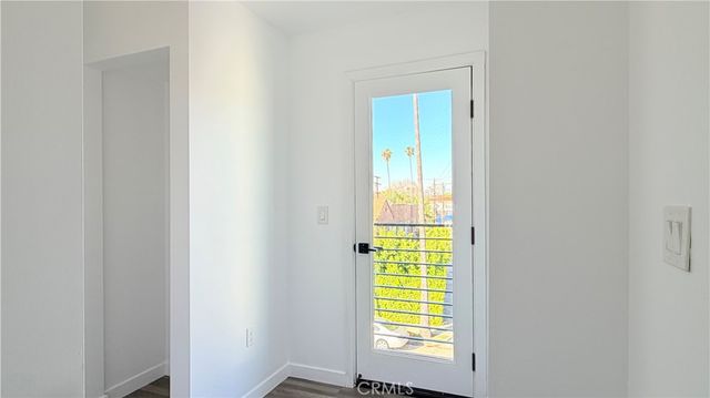 1418 S Cloverdale Avenue, Los Angeles, CA 90019