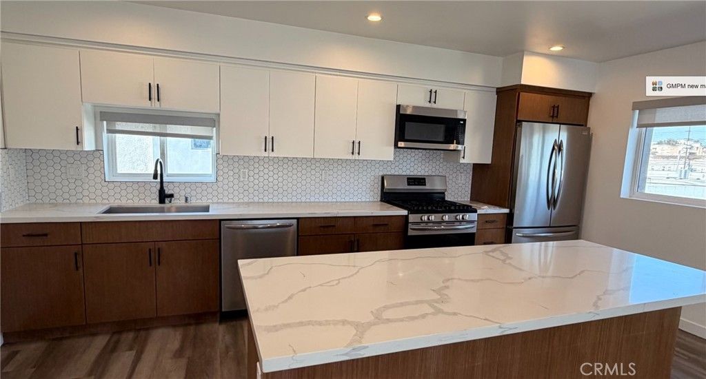 1418 S Cloverdale Avenue, Los Angeles, CA 90019