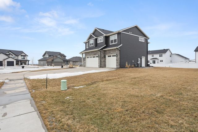 2791 Golden Valley Parkway S, Fargo, ND 58104