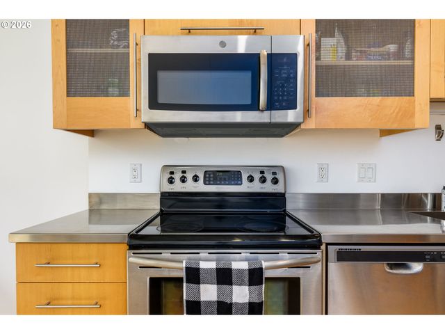 1400 Nw IRVING St, Portland, OR 97209