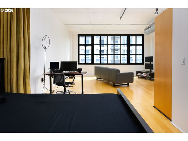 1400 Nw IRVING St, Portland, OR 97209