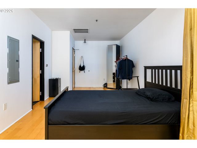 1400 Nw IRVING St, Portland, OR 97209