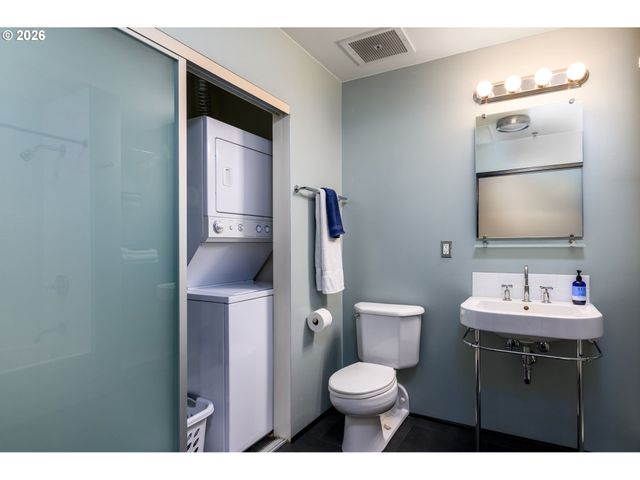 1400 Nw IRVING St, Portland, OR 97209