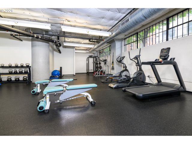 1400 Nw IRVING St, Portland, OR 97209