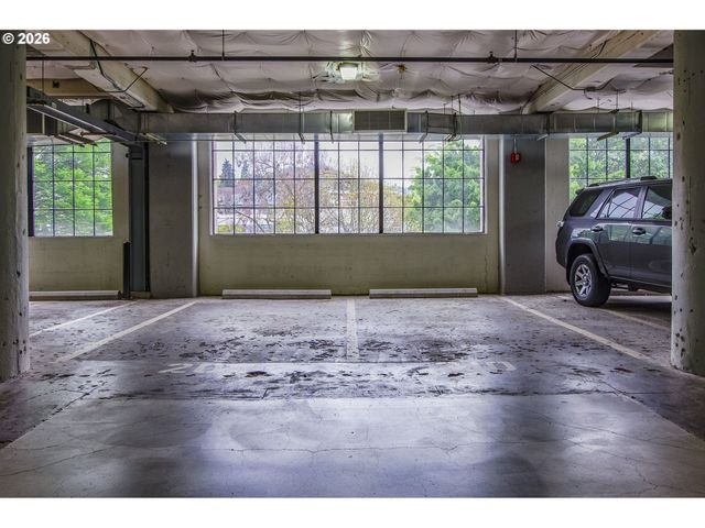 1400 Nw IRVING St, Portland, OR 97209