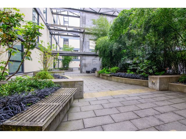 1400 Nw IRVING St, Portland, OR 97209