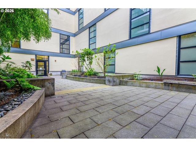 1400 Nw IRVING St, Portland, OR 97209