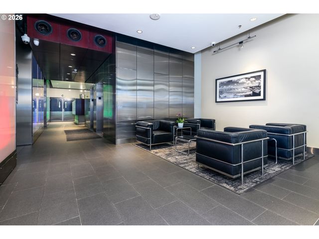 1400 Nw IRVING St, Portland, OR 97209