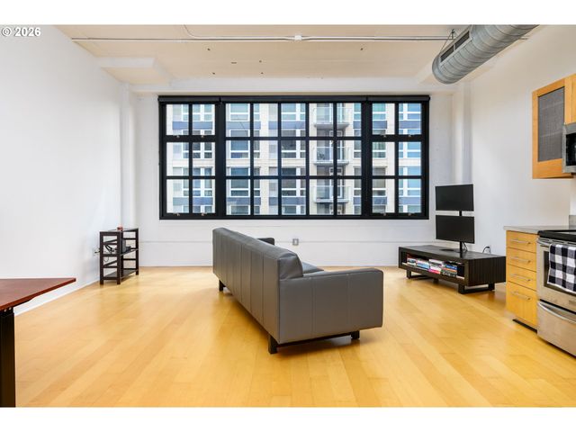 1400 Nw IRVING St, Portland, OR 97209