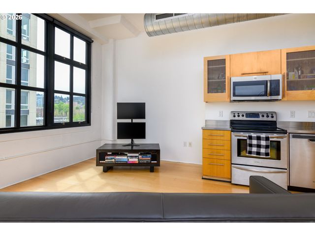 1400 Nw IRVING St, Portland, OR 97209