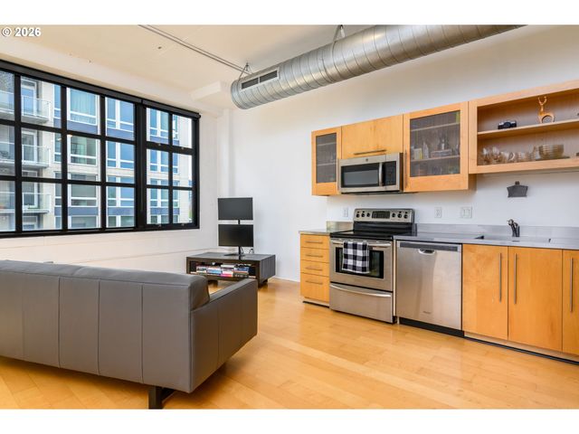 1400 Nw IRVING St, Portland, OR 97209