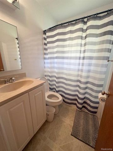 3441 E Maple Avenue, Burton, MI 48529