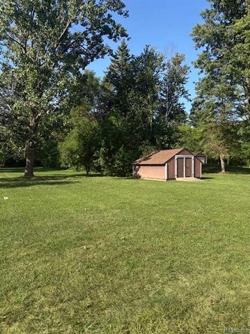3441 E Maple Avenue, Burton, MI 48529