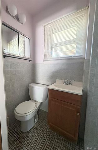3441 E Maple Avenue, Burton, MI 48529