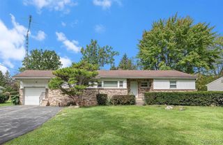 3441 E Maple Avenue, Burton, MI 48529