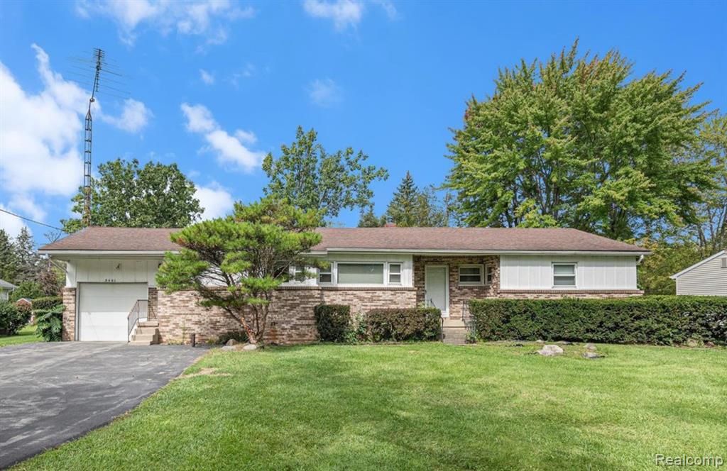 3441 E Maple Avenue, Burton, MI 48529
