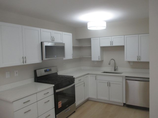 3967 Willow Street, Hobart, IN 46342