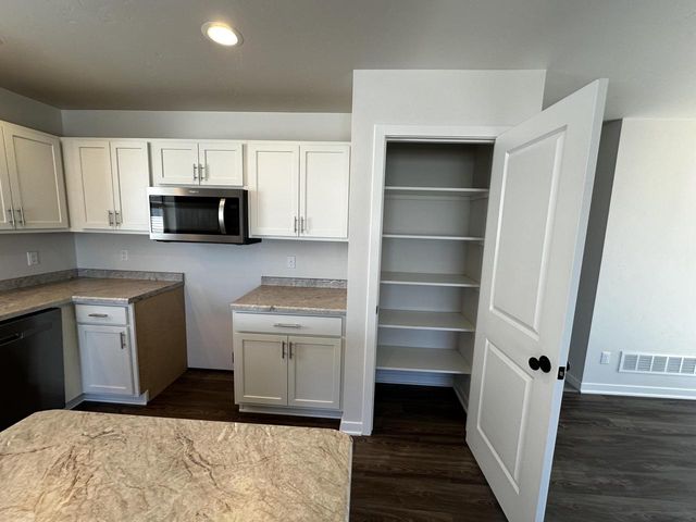 947 Sully WAY, Sheboygan Falls, WI 53085