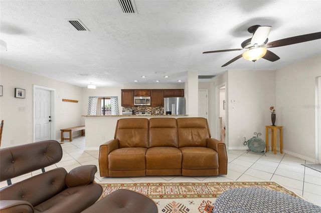 15701 COUNTRY LAKE DRIVE, Tampa, FL 33624