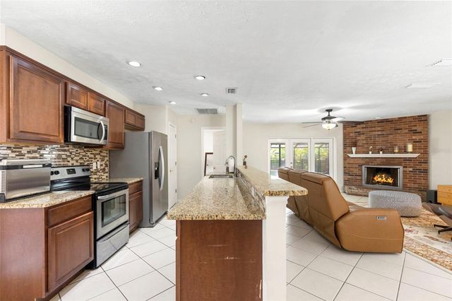 15701 COUNTRY LAKE DRIVE, Tampa, FL 33624