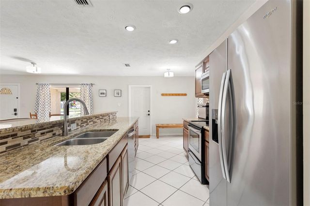 15701 COUNTRY LAKE DRIVE, Tampa, FL 33624