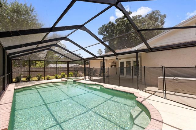 15701 COUNTRY LAKE DRIVE, Tampa, FL 33624