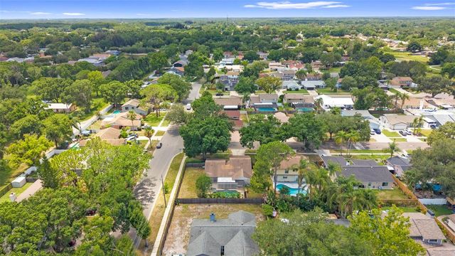 15701 COUNTRY LAKE DRIVE, Tampa, FL 33624