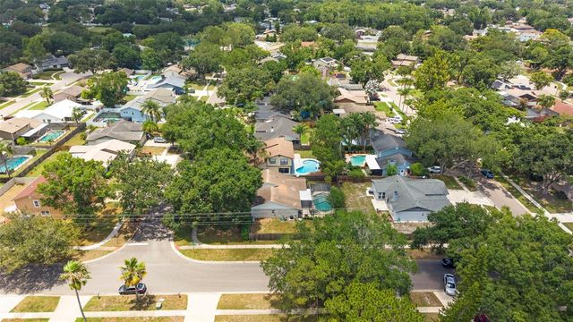 15701 COUNTRY LAKE DRIVE, Tampa, FL 33624