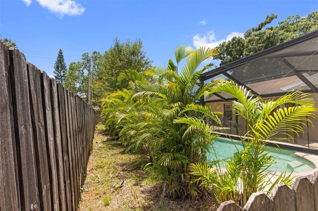 15701 COUNTRY LAKE DRIVE, Tampa, FL 33624