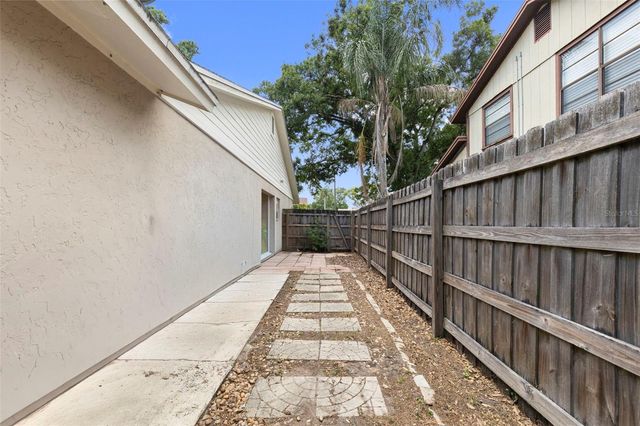 15701 COUNTRY LAKE DRIVE, Tampa, FL 33624