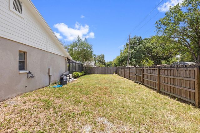 15701 COUNTRY LAKE DRIVE, Tampa, FL 33624