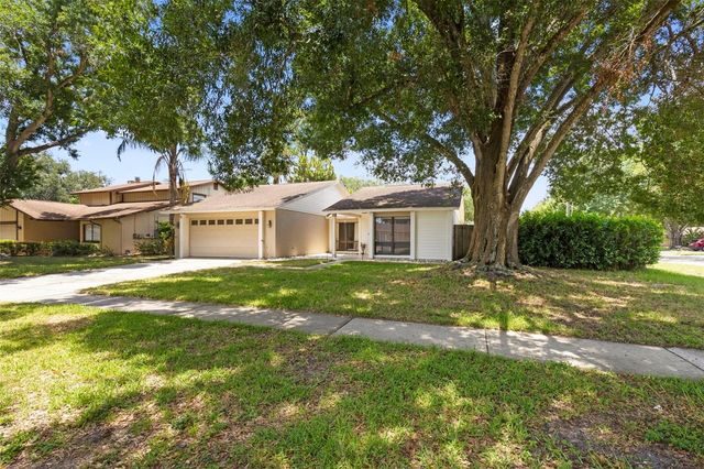 15701 COUNTRY LAKE DRIVE, Tampa, FL 33624