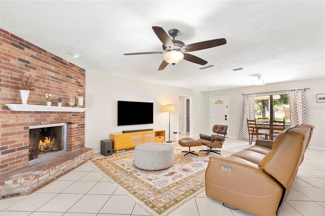 15701 COUNTRY LAKE DRIVE, Tampa, FL 33624