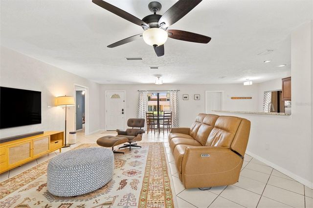 15701 COUNTRY LAKE DRIVE, Tampa, FL 33624