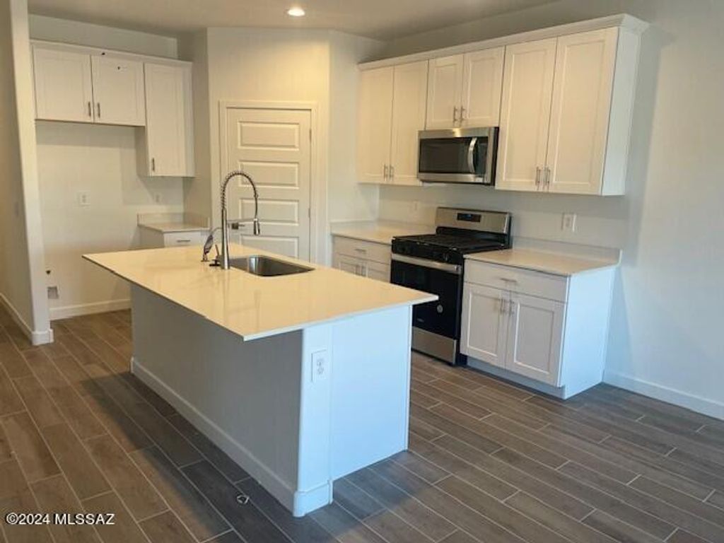 14131 E Canidae Drive, Vail, AZ 85641