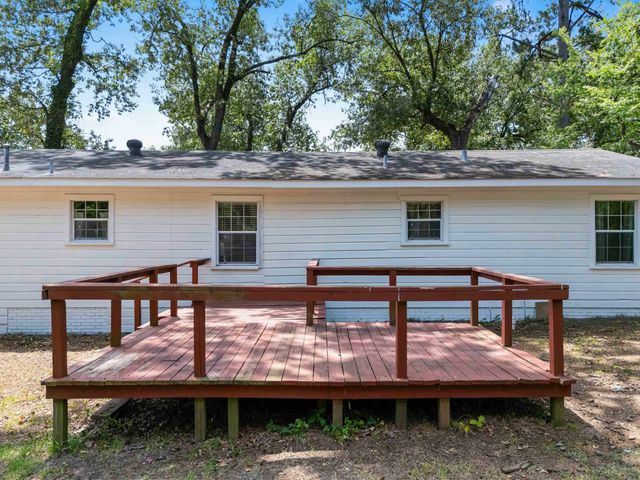 701 Acorn Dr, Longview, TX 75604
