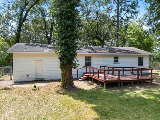 701 Acorn Dr, Longview, TX 75604