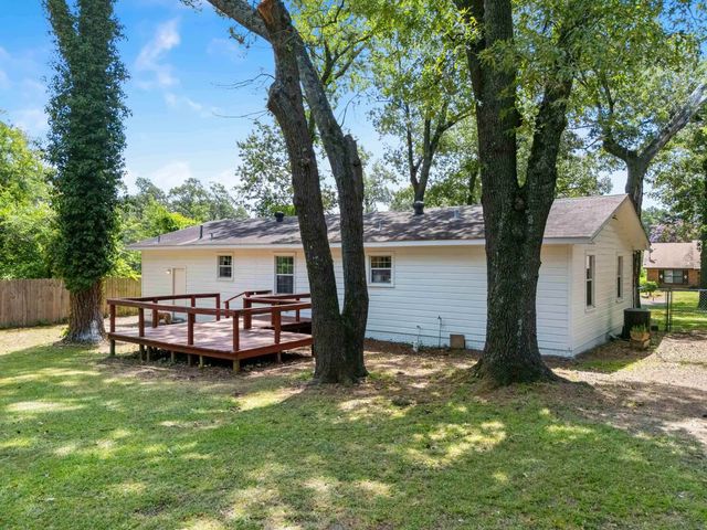 701 Acorn Dr, Longview, TX 75604