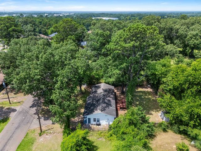 701 Acorn Dr, Longview, TX 75604