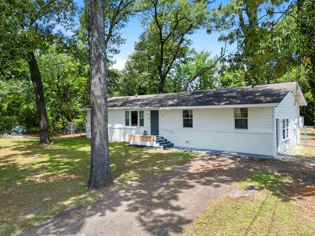 701 Acorn Dr, Longview, TX 75604