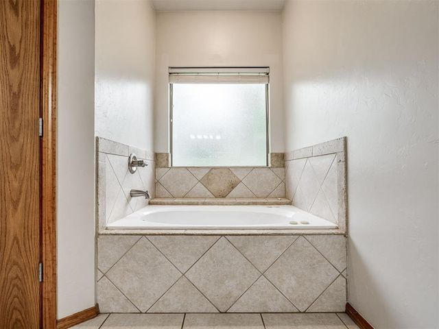 2413 E Karen Terrace, Mustang, OK 73064