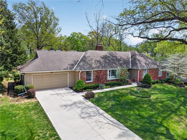 10011 Fontana Lane, Overland Park, KS 66207