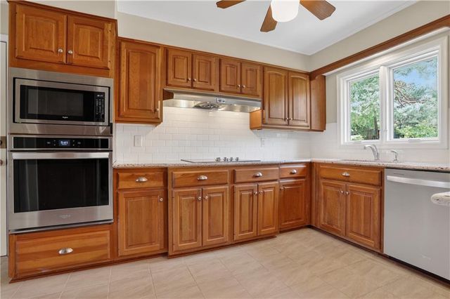 10011 Fontana Lane, Overland Park, KS 66207