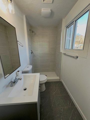 126 Lincoln St 2L, Worcester, MA 01602