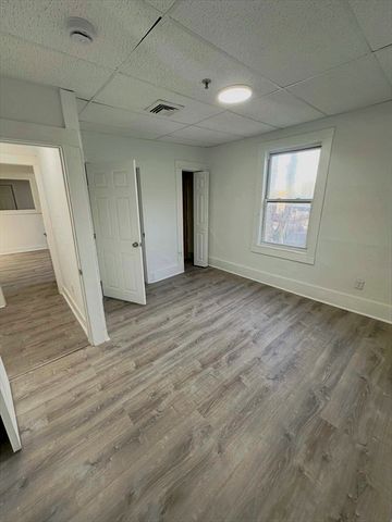 126 Lincoln St 2L, Worcester, MA 01602