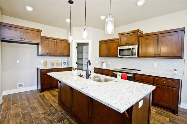 2629 N Justin Drive, Fayetteville, AR 72704